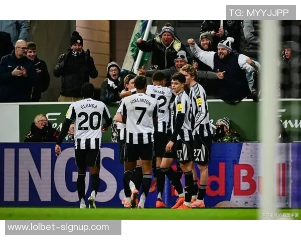 中超赛场惊现冷门尤文图斯狂胜莱比锡四球引发全场震动