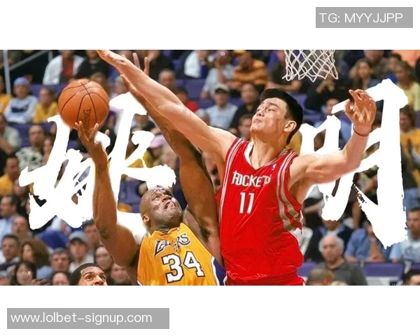 姚明在赛场上的精彩表现吸引无数观众热情欢呼与追捧