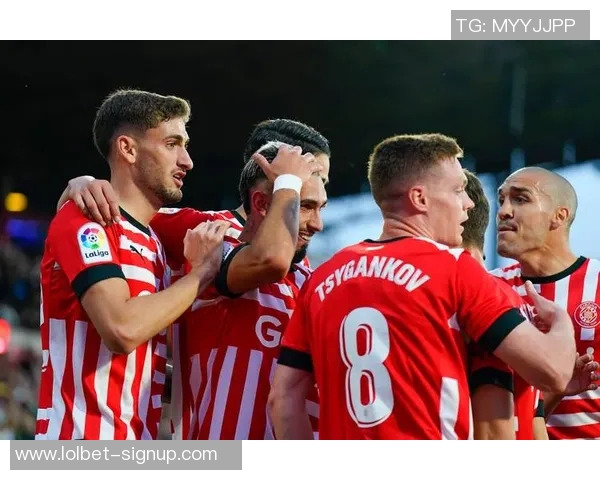 西甲激战：拜仁狂胜马竞五球大捷引发全场热烈反响