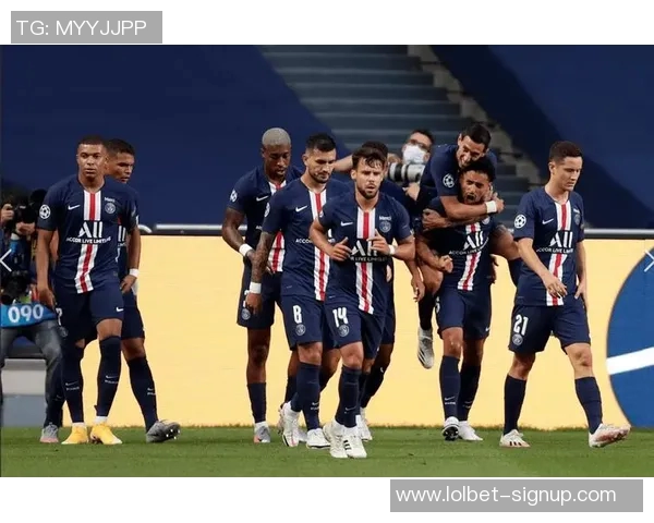 巴黎圣日耳曼友谊赛大胜热刺点球大战精彩瞬间引发全场热烈反响